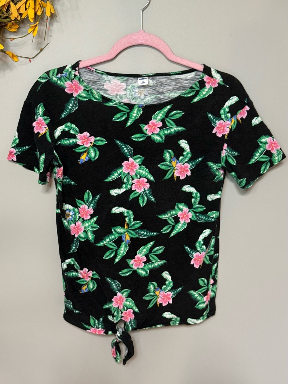 🍂 3/$20 Old Navy Black Tropical Floral Tie-Hem Tee Size XS